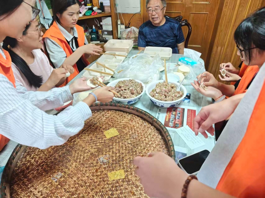 情暖社区榜样，共迎中秋佳节 ——​公司开展西直街社区中秋慰问活动